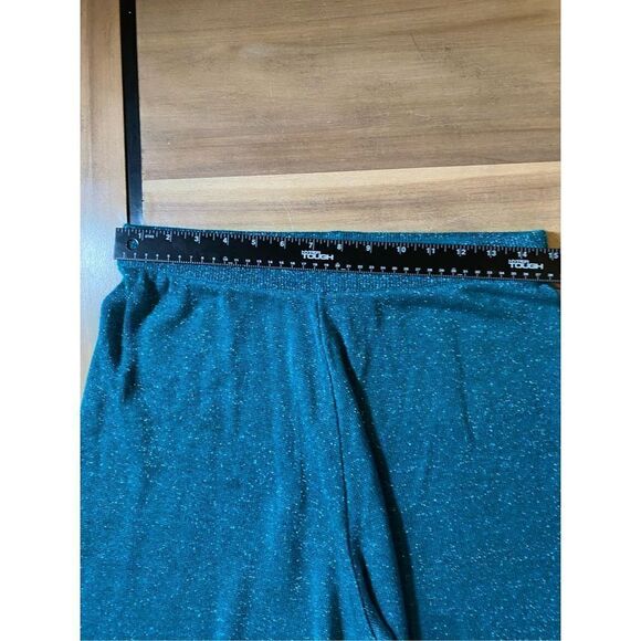 Rochelle‎ Shimmering Top With Matching Bottoms - Picture 10 of 10